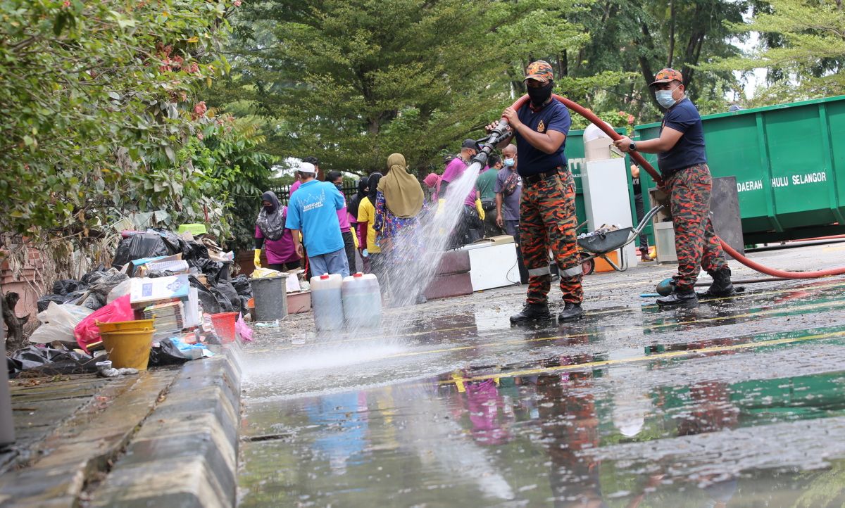 雪州大水灾  632户警员也沦灾黎