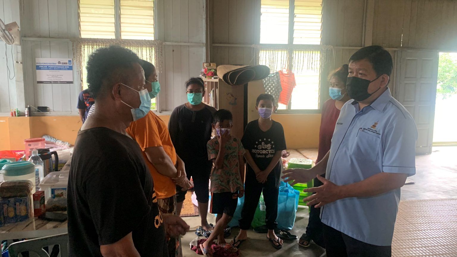 141 food baskets handed over to Orang Asli community hit by floods