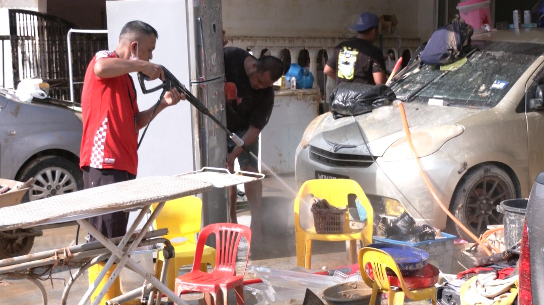 Rebat sebulan ringan beban mangsa banjir, banyak guna air bersihkan rumah
