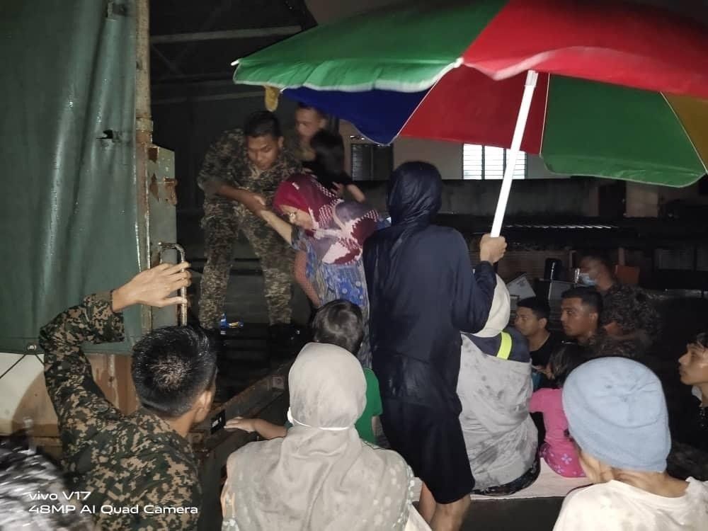 தற்காலிக தங்குமிடம் உணவு வேண்டுவோர் தொடர்புக்கு- உதவும்  மையங்கள்