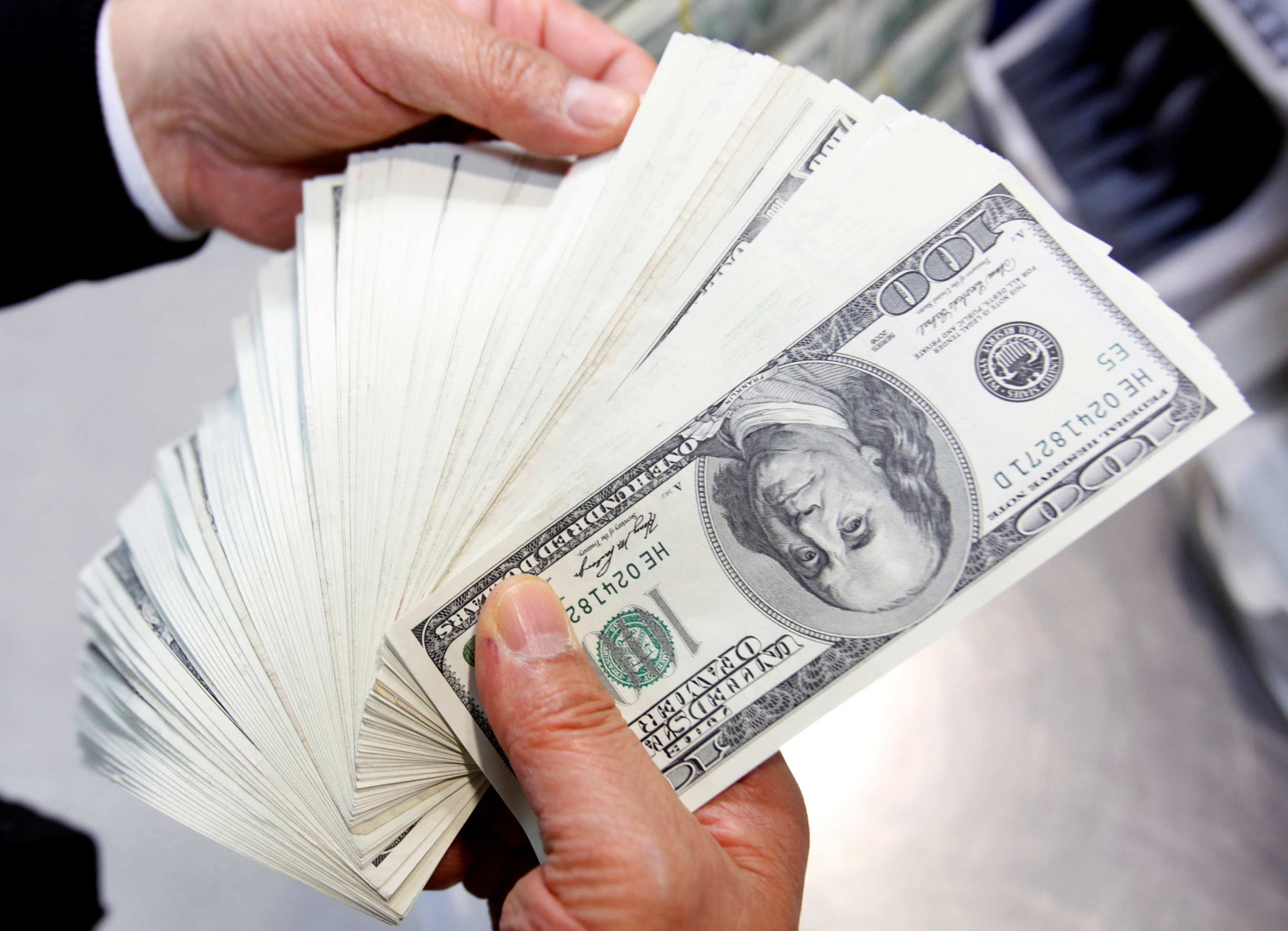 Ringgit ends lower amid expectation of smaller US rate cut, sharp fall in oil price