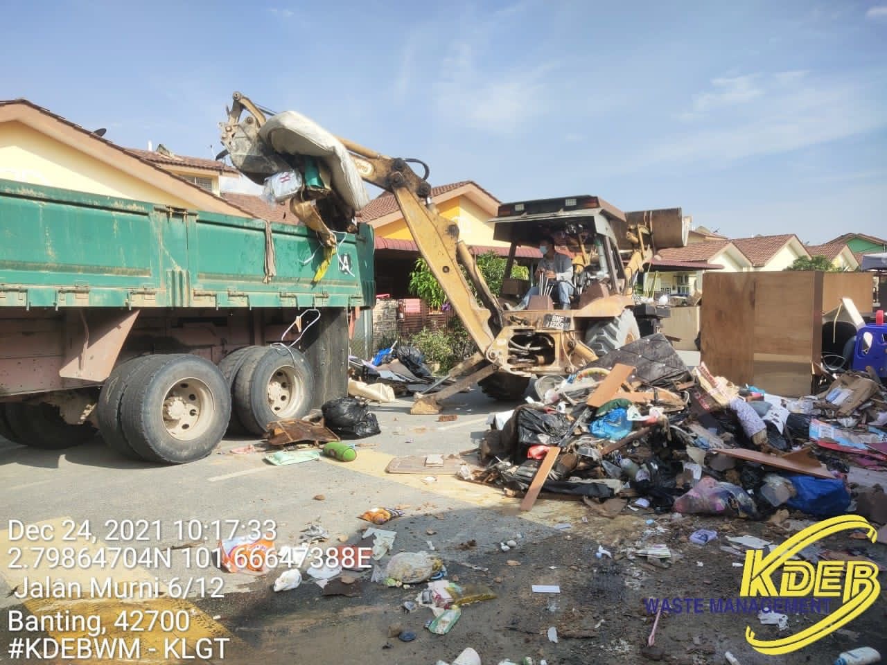 Lebih 2,800 tan sampah bah dikutip dalam sehari di seluruh negeri