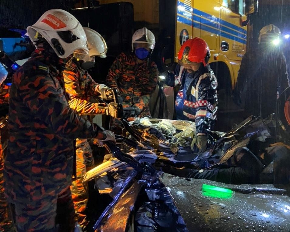 10 termasuk sembilan beranak maut nahas empat kenderaan