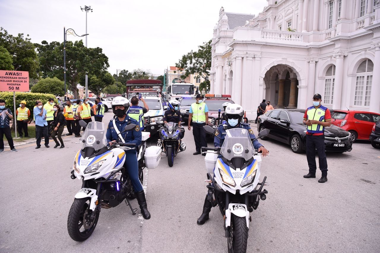 槟州政府动员71人及设备   赴雪州协助赈灾
