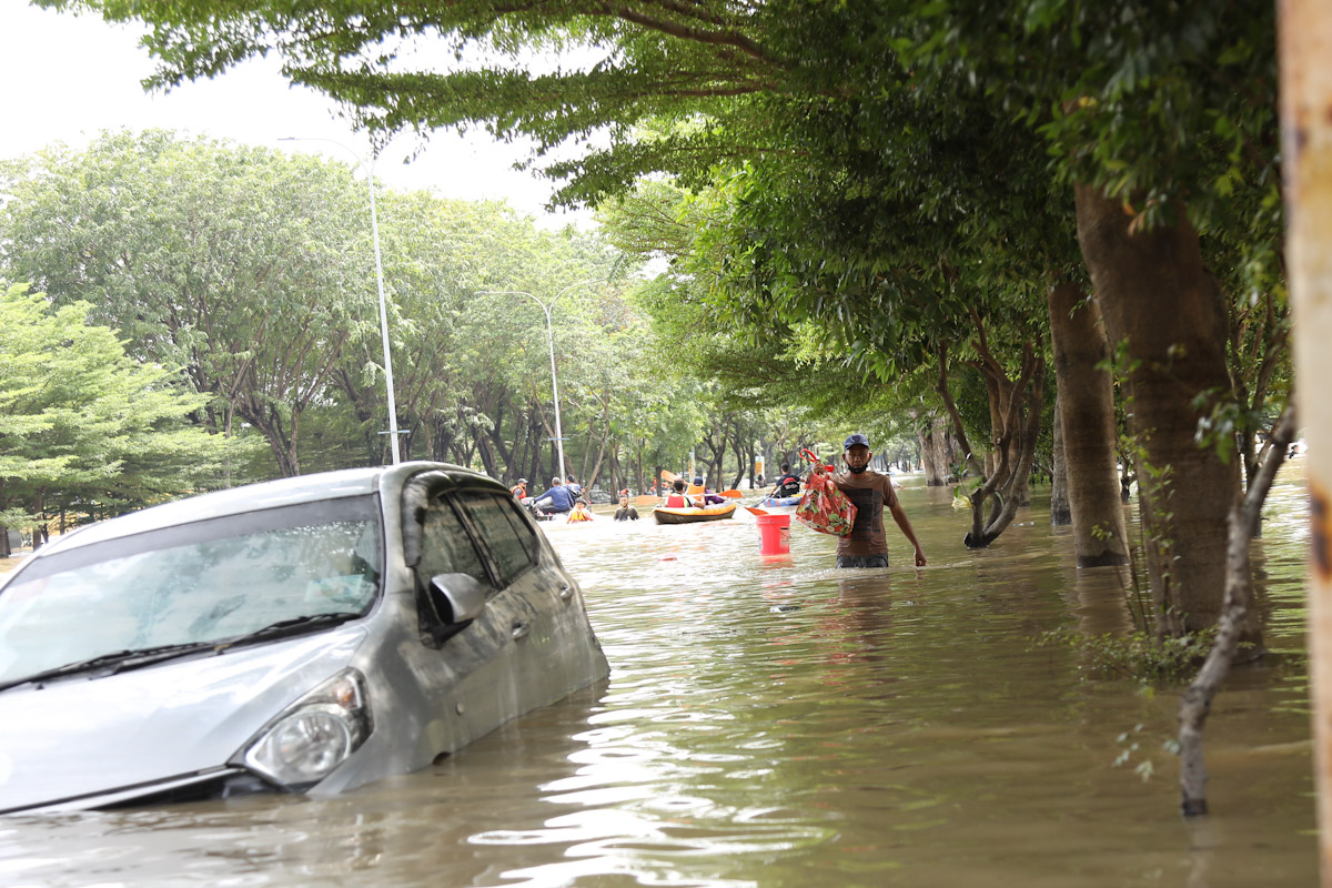 PGA: Kenderaan tenggelam sukarkan usaha cari mangsa terkandas di Taman Sri Muda