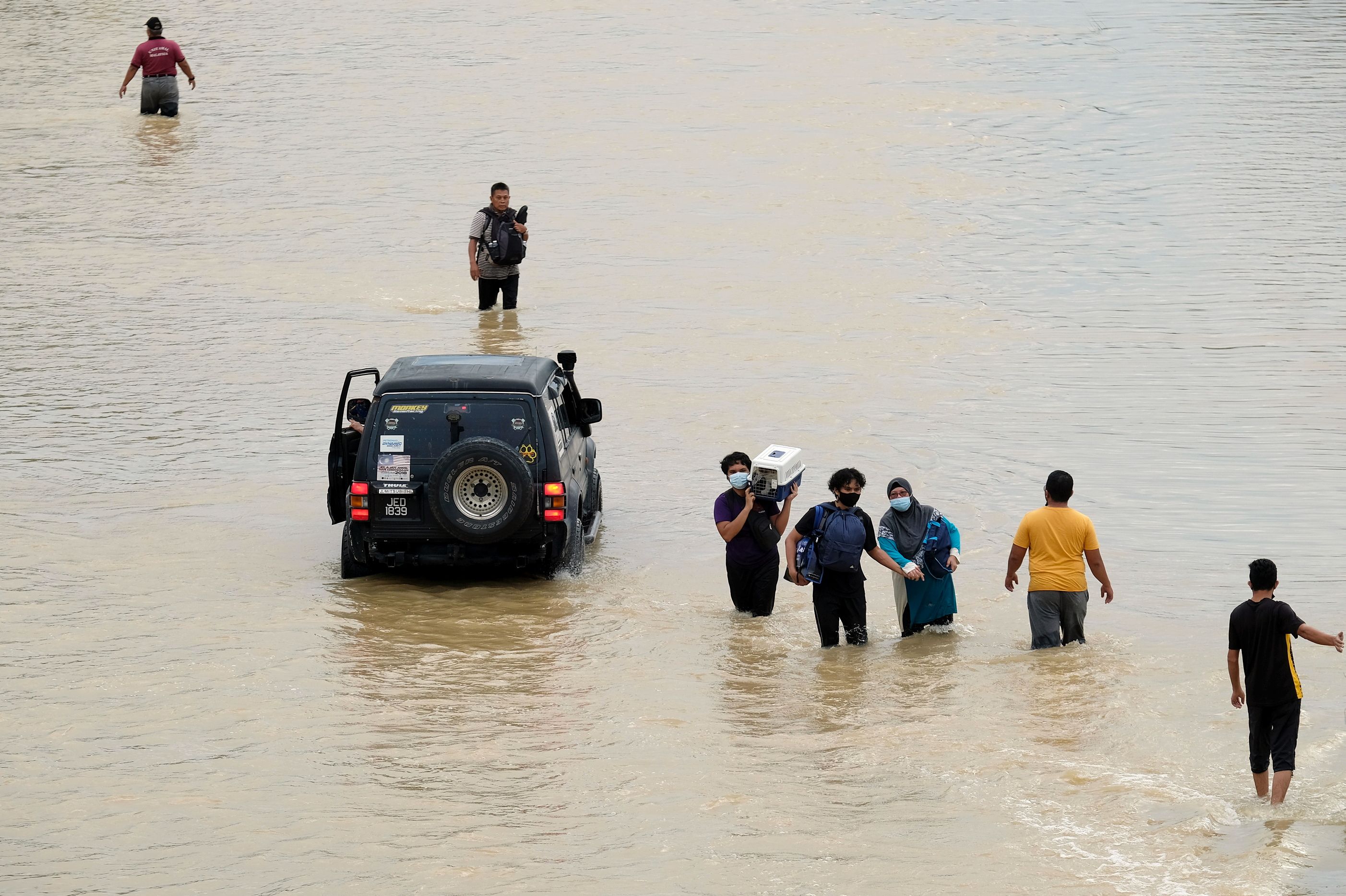 Lelaki cuba redah banjir ditemukan lemas
