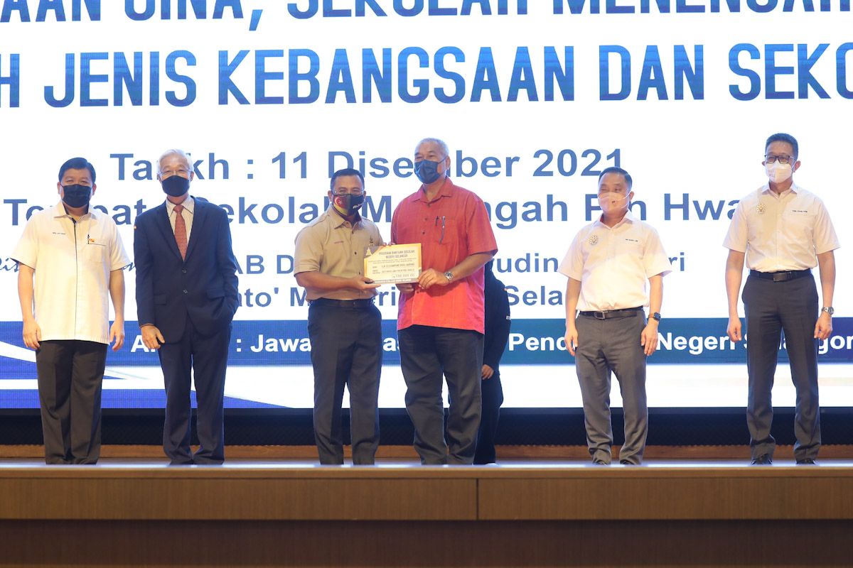 雪大臣：预计明年完成7万电话卡分配 目标群无限上网12个月