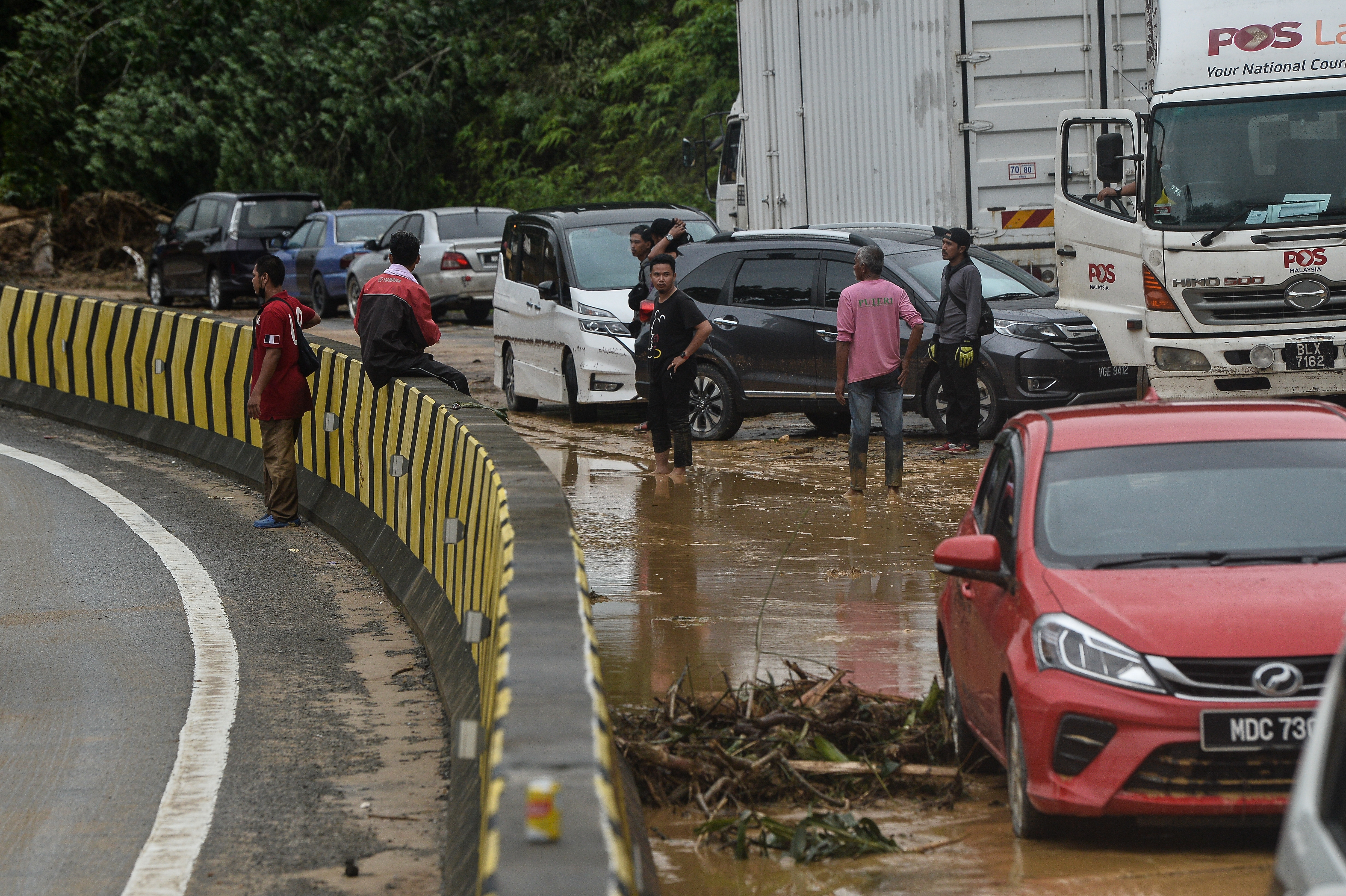 450 individu terkandas di Lebuhraya Kuala Lumpur-Karak diselamatkan