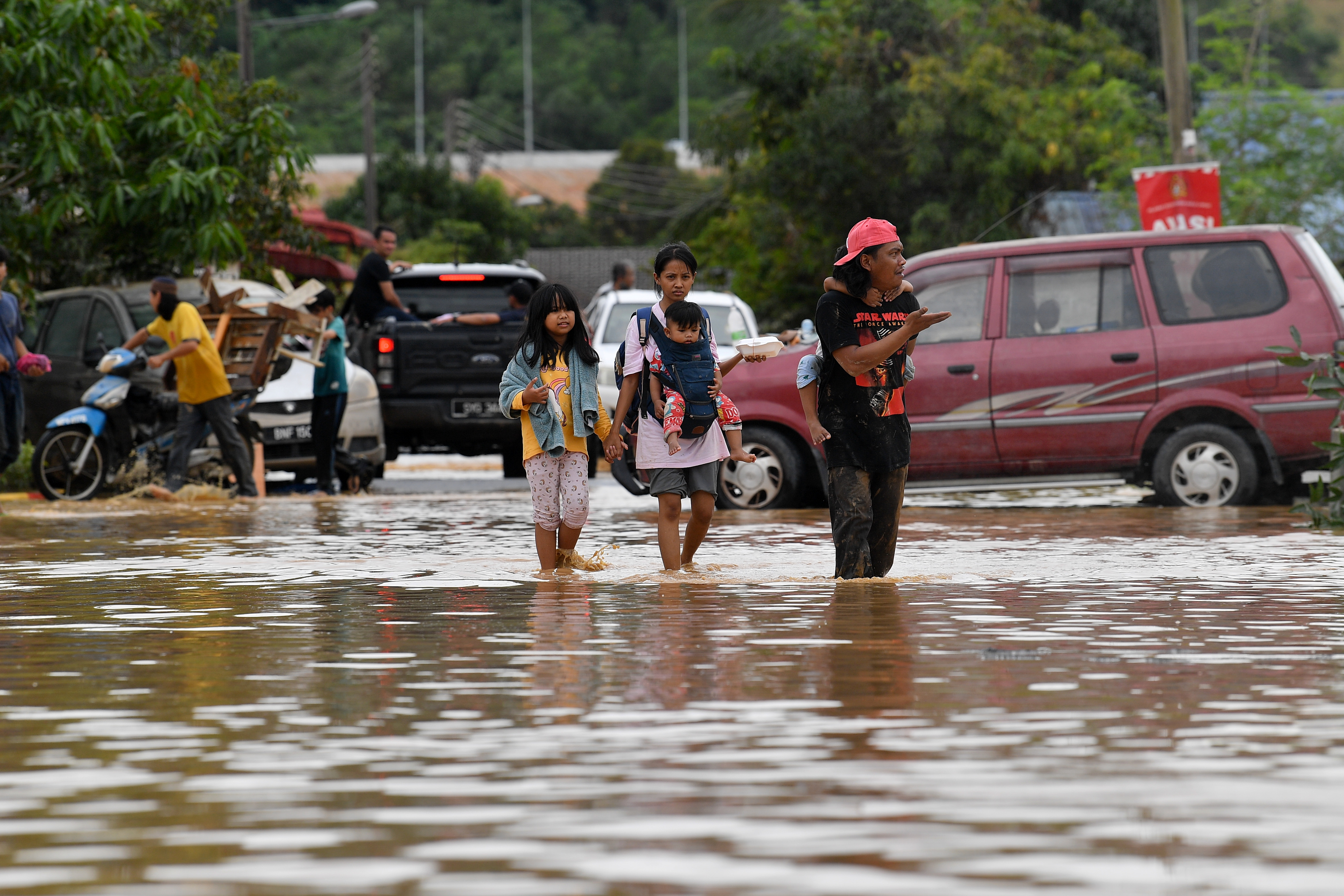 Banjir: 10 hilang di Pahang, keadaan di Hulu Langat ibarat dilanda tsunami