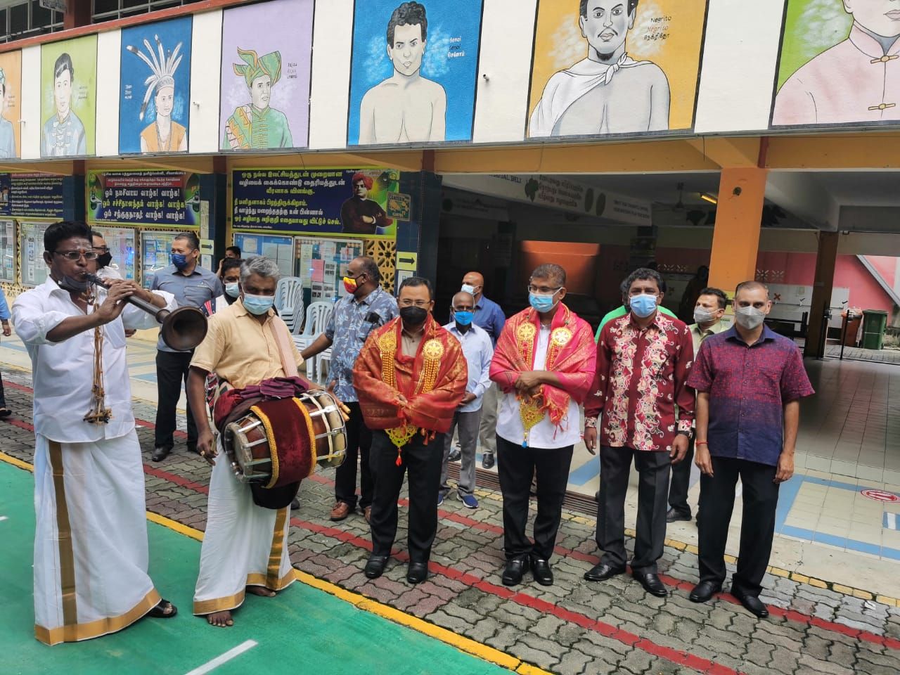 சிலாங்கூரிலுள்ள 95 தமிழ்ப்பள்ளிகளுக்கு வெ.49 லட்சம் மானியம்- மந்திரி புசார் வழங்கினார்