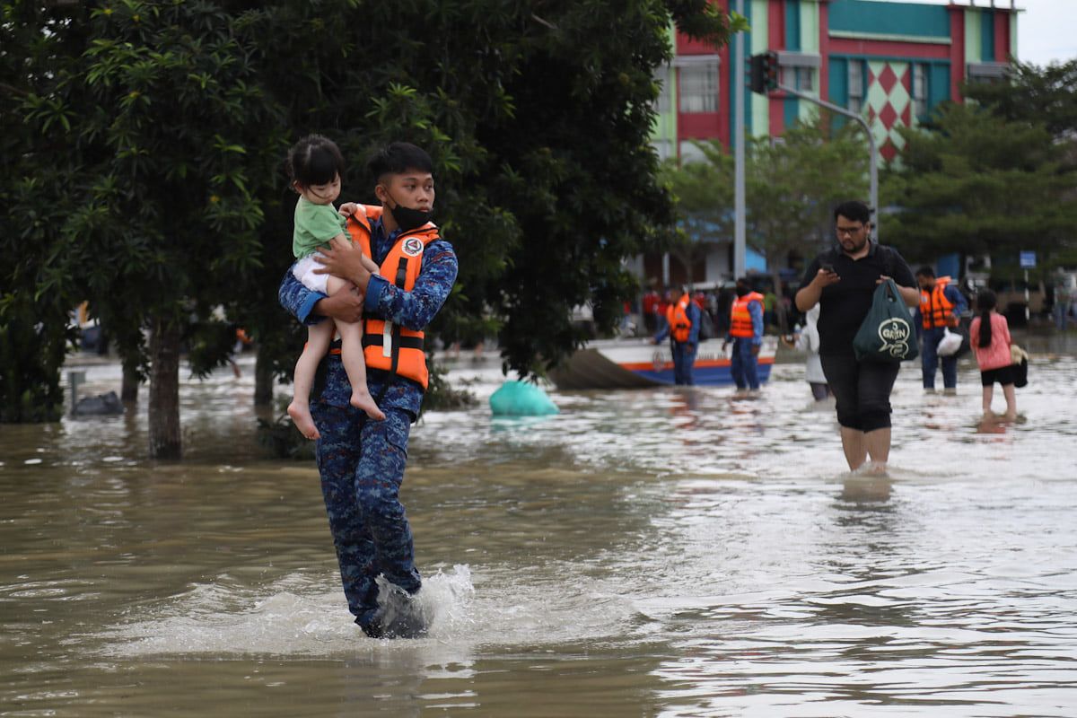 勿费时推卸责任  雪大臣吁携手救灾