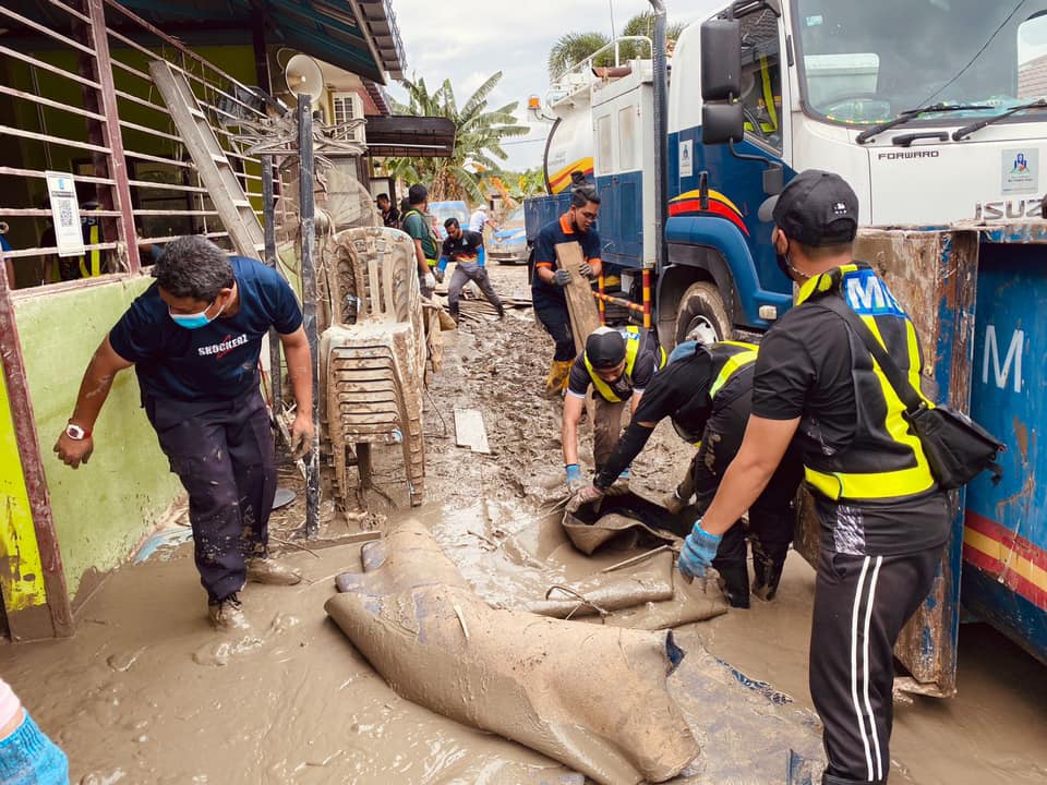 MPS gerak staf, jentera bersihkan kawasan banjir sejak Isnin