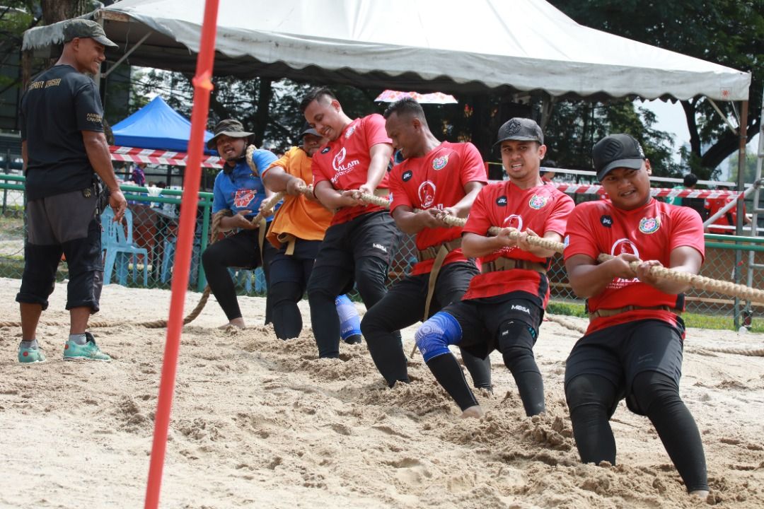 Pasukan MBSA A johan tarik tali pantai, bawa pulang wang tunai RM2,000