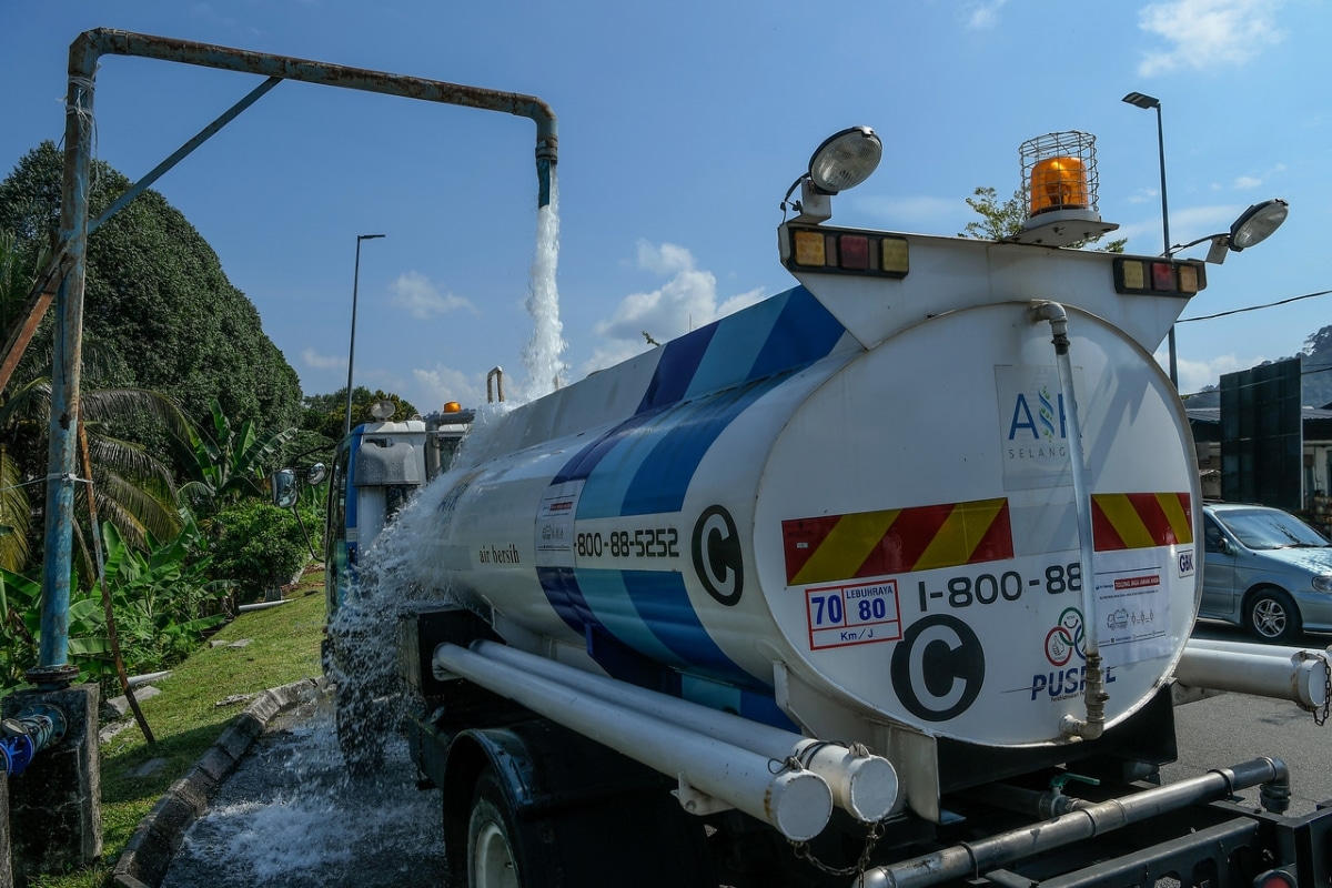 Air Selangor readies tankers, tanks, bottles for Aidilfitri