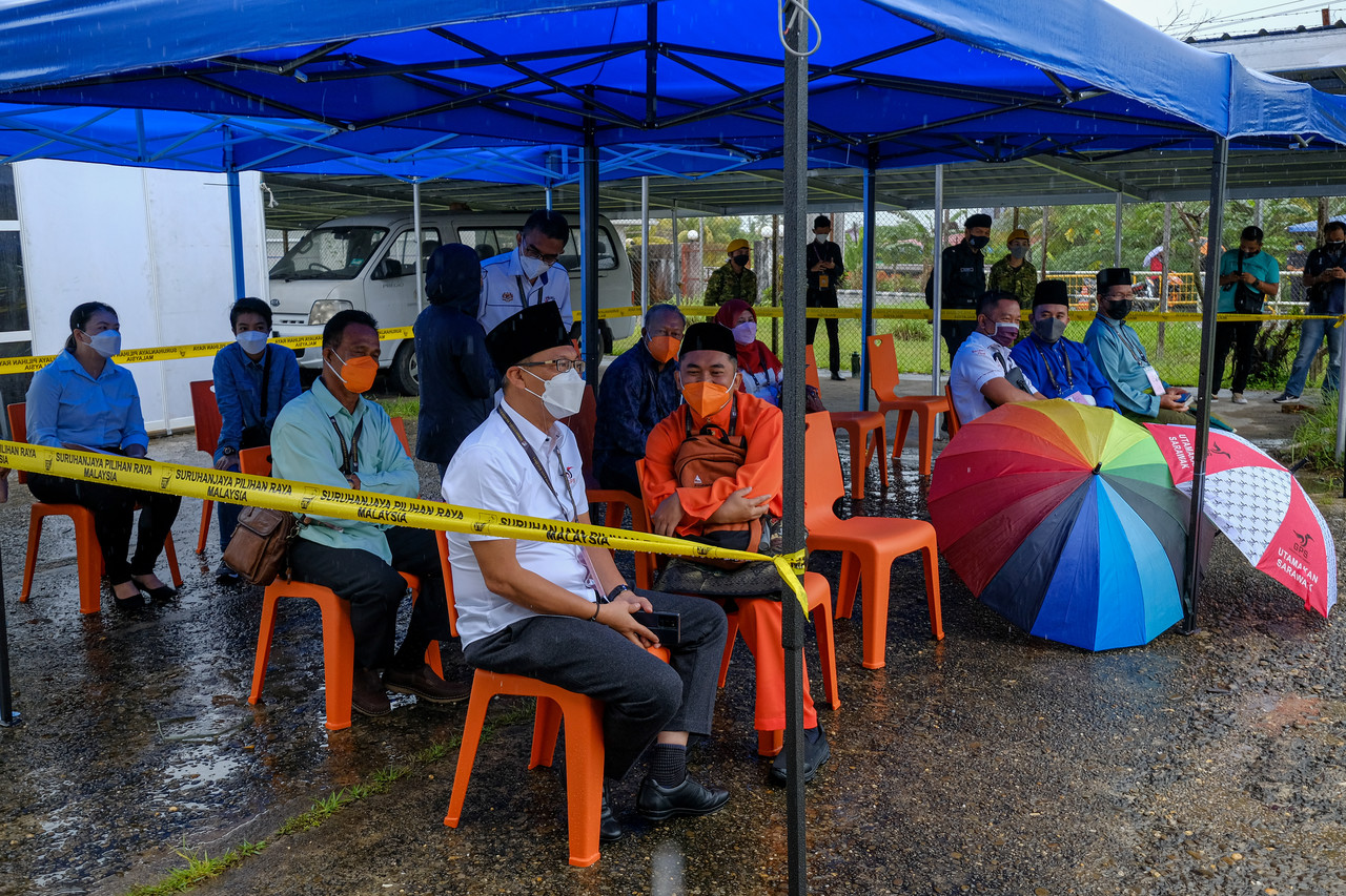 Hujan lebat iringi proses penamaan calon dua DUN PRN Sarawak