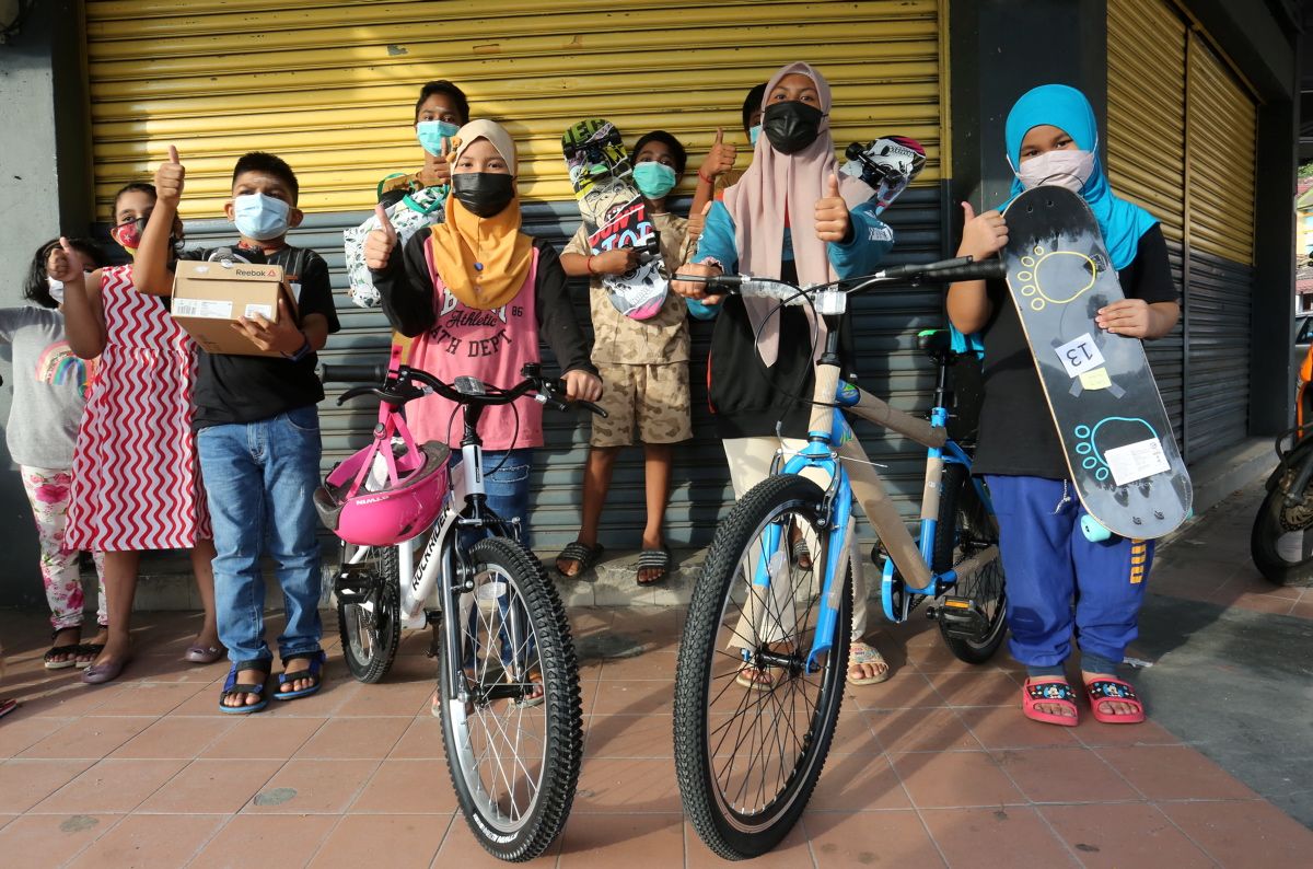 DUN Sentosa realisasi impian 100 kanak-kanak miliki barang idaman