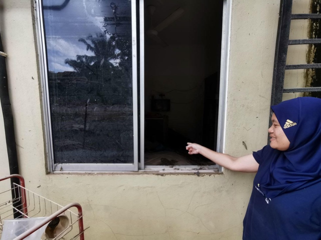 Banjir: Suami umpil tingkap rumah selamatkan isteri, anak autisme