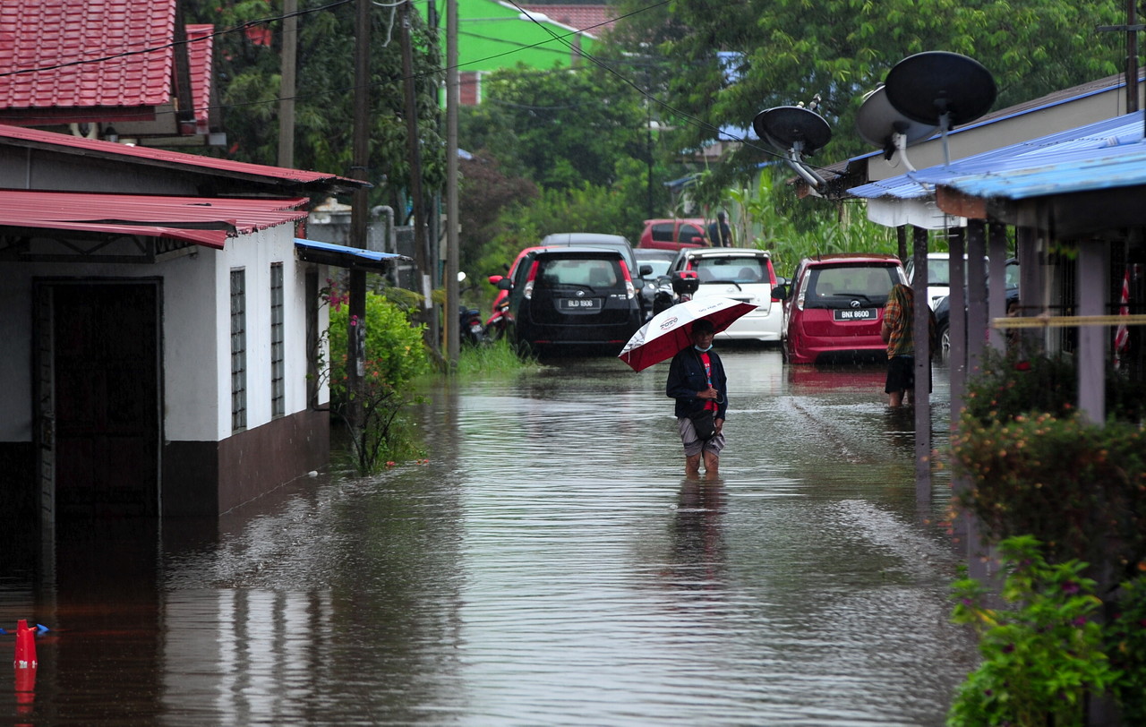 Flash floods victims in Klang rises over 1,000 
