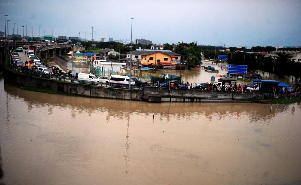Only some NGO vehicles allowed to enter Taman Sri Muda — Police