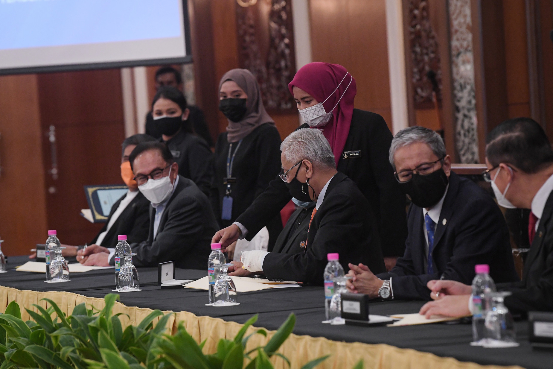 Dari darurat ke bencana, politik 2021 terus bergolak