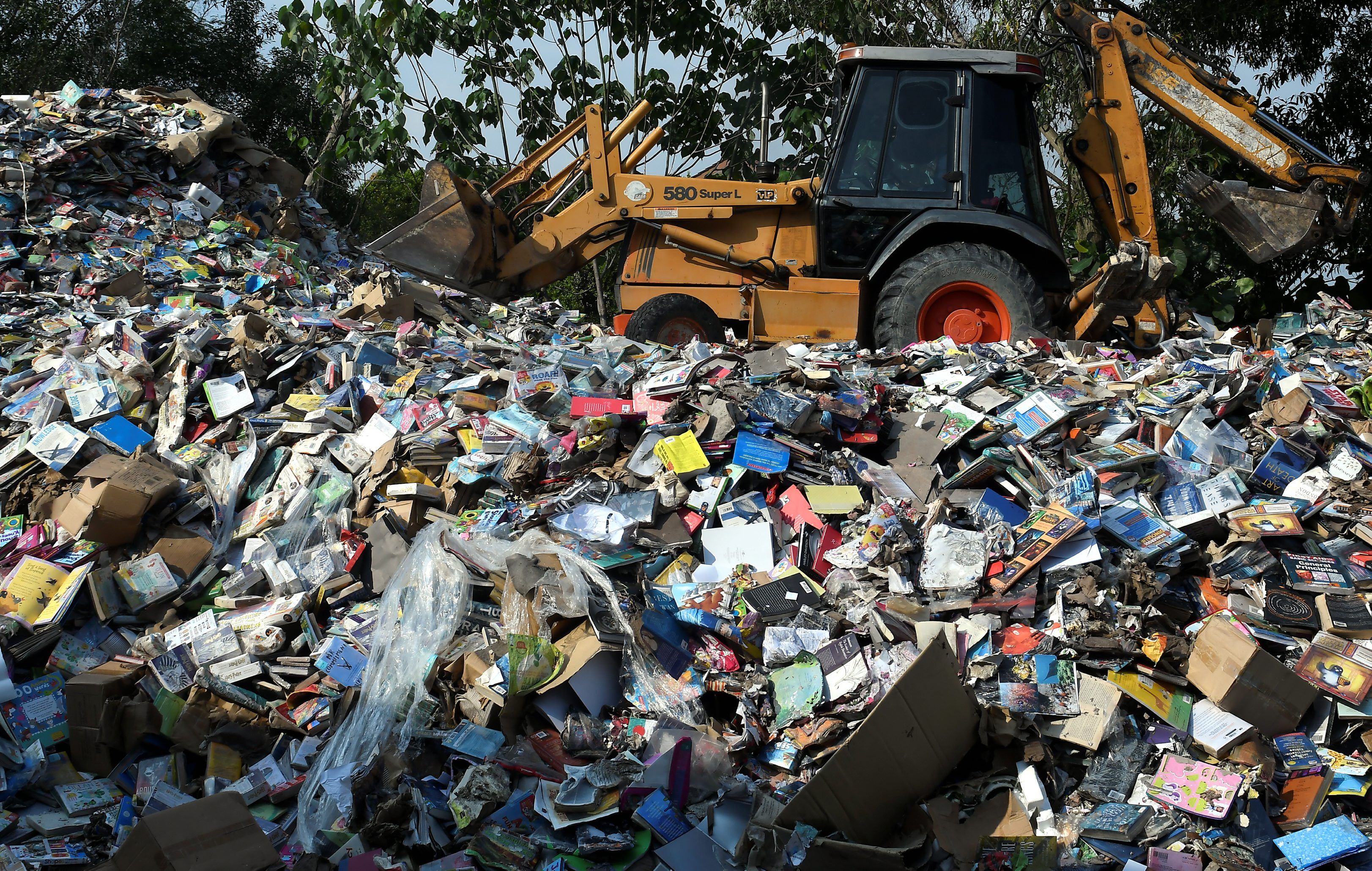 Dua hingga tiga juta buku rosak akibat banjir