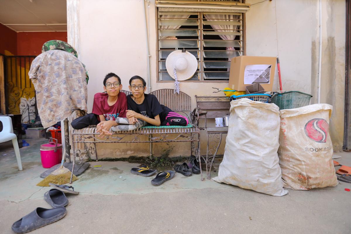Ex-Siamese twin lost laptop, drawing tools in flood
