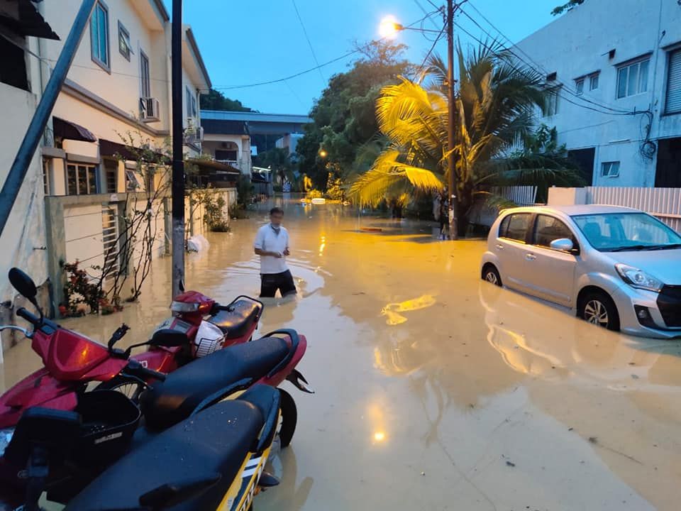 无拉港2花园积水消退  王诗棋吁居民提高警惕