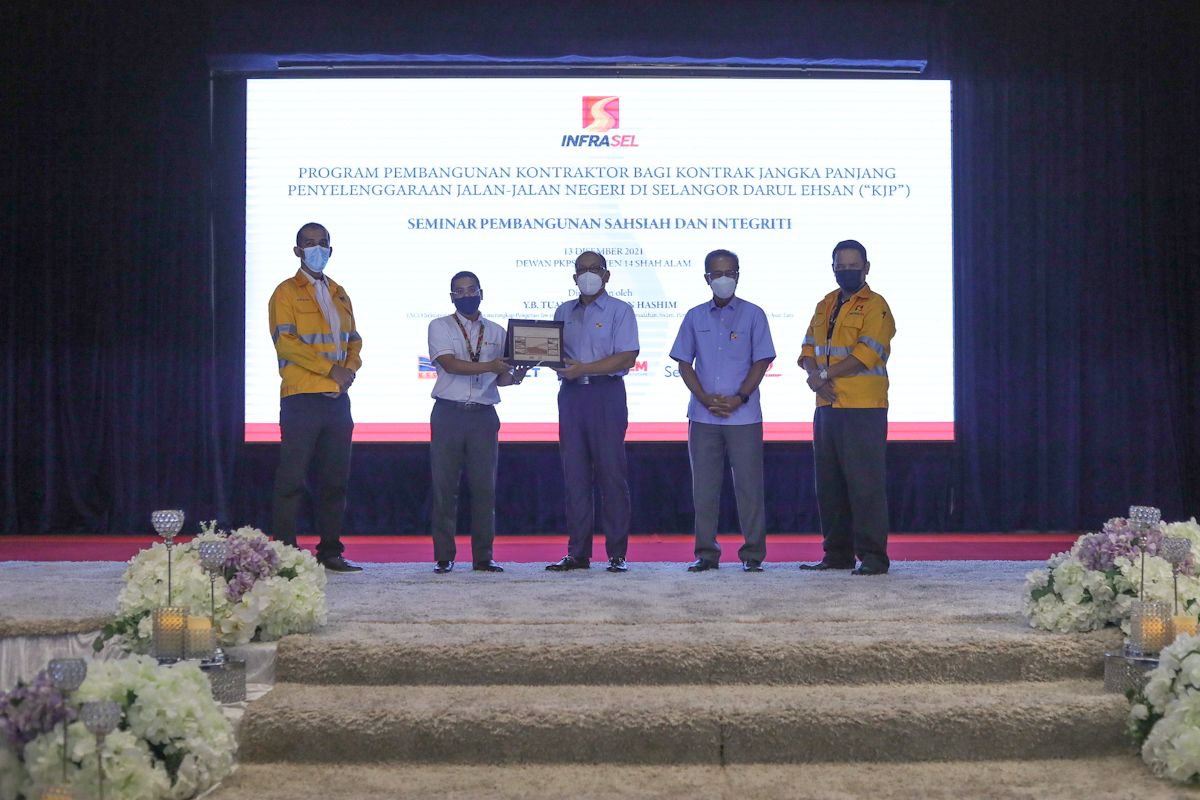 助承包商采新科技修路 依兹汉：延长道路寿命