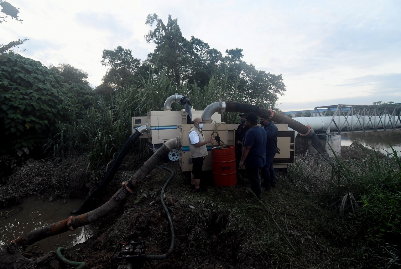 Temporary shut down of 400 power substations impedes process of pumping out floodwaters — Exco