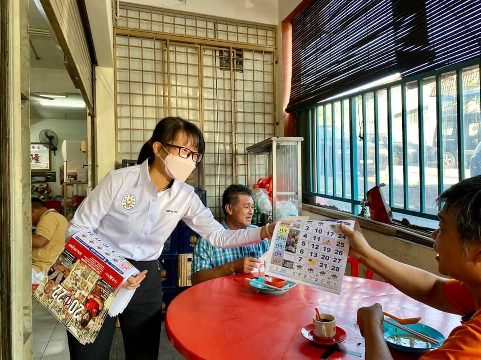 2022年即将到来 希盟议员忙派新月历 走入社会.关怀民声