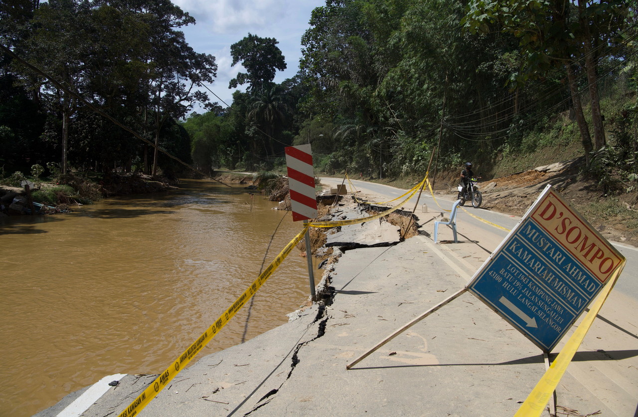 MB: Almost RM370 mln needed to repair flood-damaged infrastructure in Selangor
