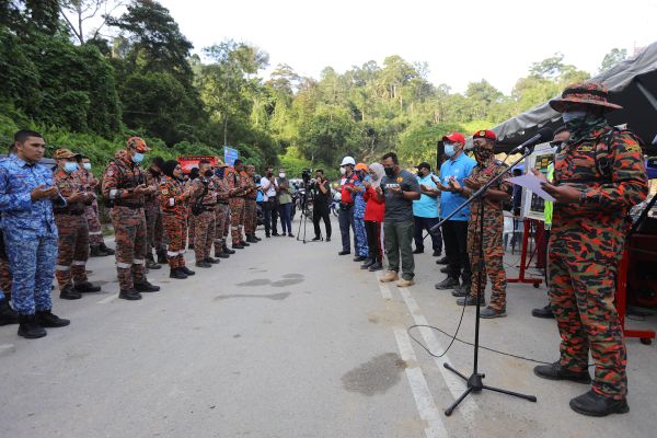 நிலச் சரிவால் பாதிக்கப்பட்ட பூர்வக்குடியினர் கிராமத்தை மந்திரி புசார் பார்வையிட்டார்
