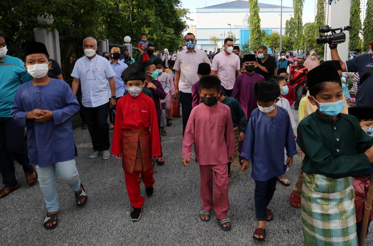60 kanak-kanak DUN Seri Setia sertai khatan beramai-ramai