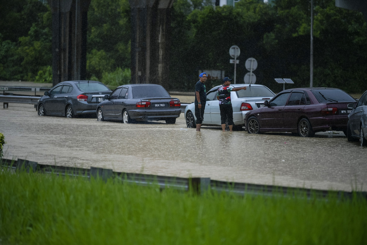 Plus tutup sepenuhnya Plaza Tol Shah Alam susulan banjir