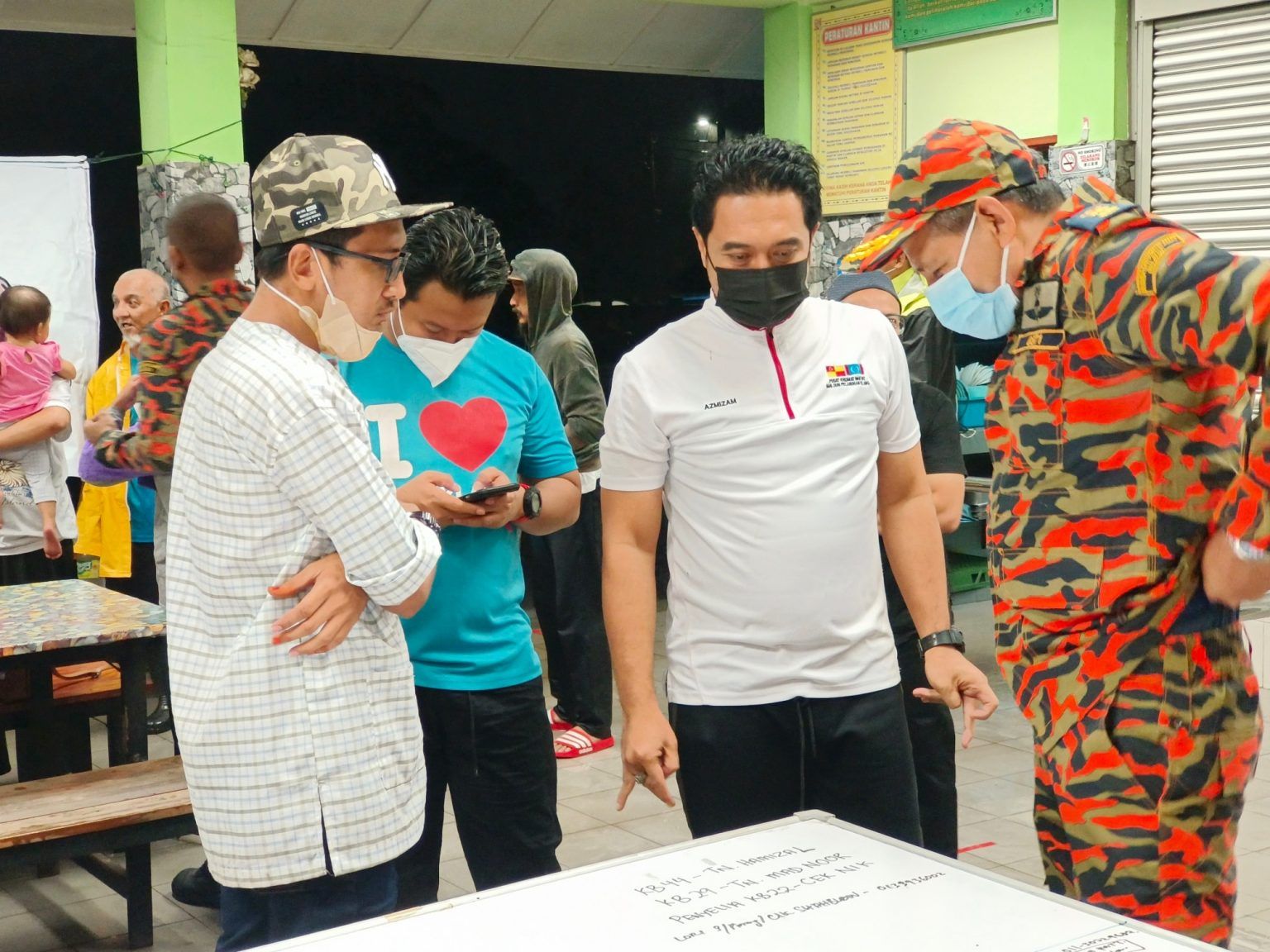 விடாது பெய்யும் அடை மழை- சிலாங்கூரில் 17 துயர் துடைப்பு மையங்கள் திறப்பு