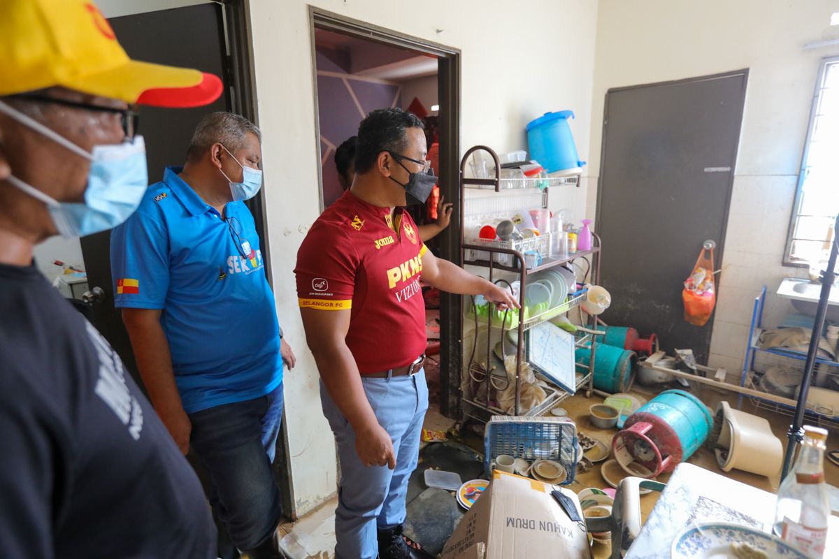 雪州灾黎料1月杪前  大臣：获1000水灾援金