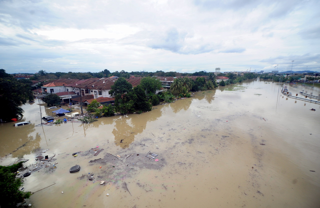 Klang Valley floods begin to recede — Fire Dept