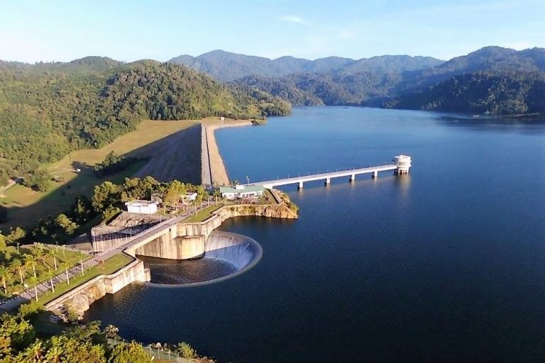 三读通过雪水务局修法   征费管制厂家抽取生水