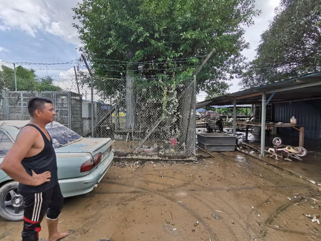 Alatan bengkel hilang, kenderaan pelanggan rosak akibat banjir
