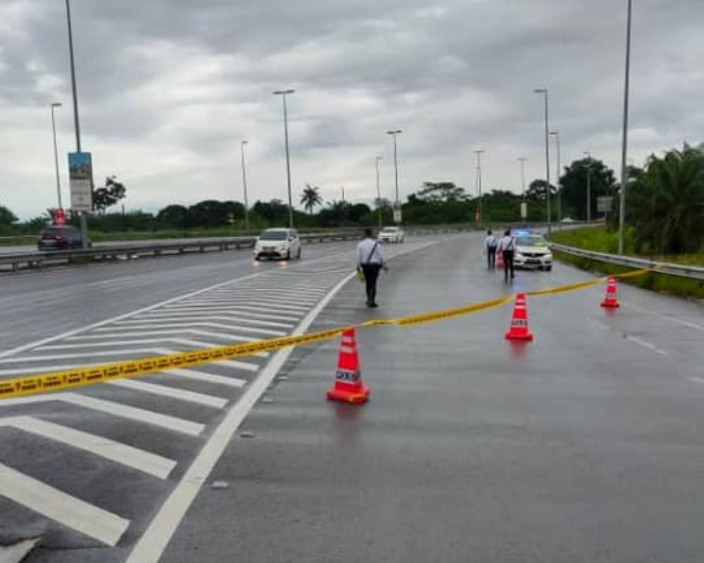 Main roads to KLIA closed due to floods