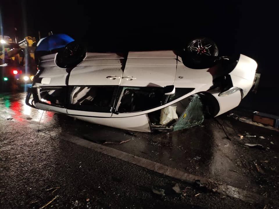 Dua beradik maut, tiga cedera nahas di Lebuhraya KL-Karak