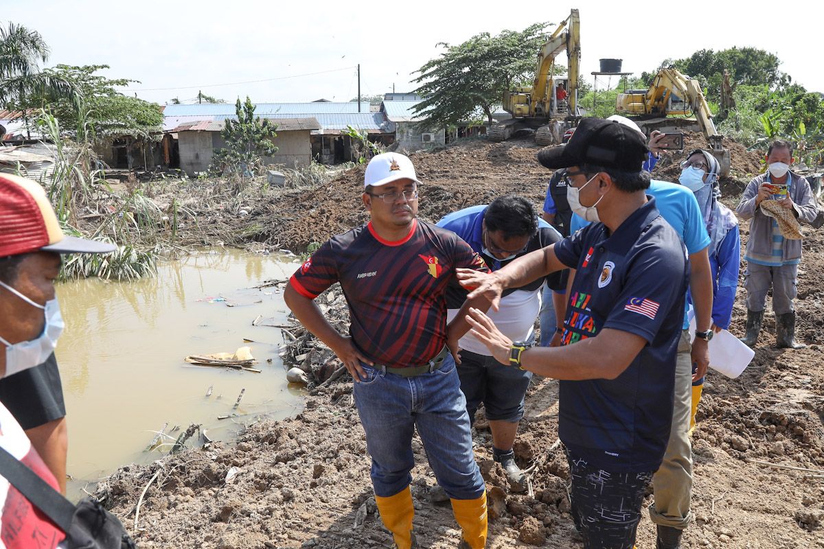 வெள்ளத்தில் பாதிக்கப்பட்ட 43,112 பேர் 1,000 வெள்ளி நிவாரண நிதியைப் பெற்றனர்