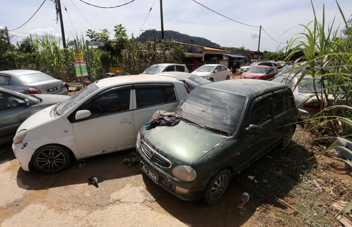 雪州技能发展中心免费为瓜雪灾黎 提供车辆检查.咨询服务