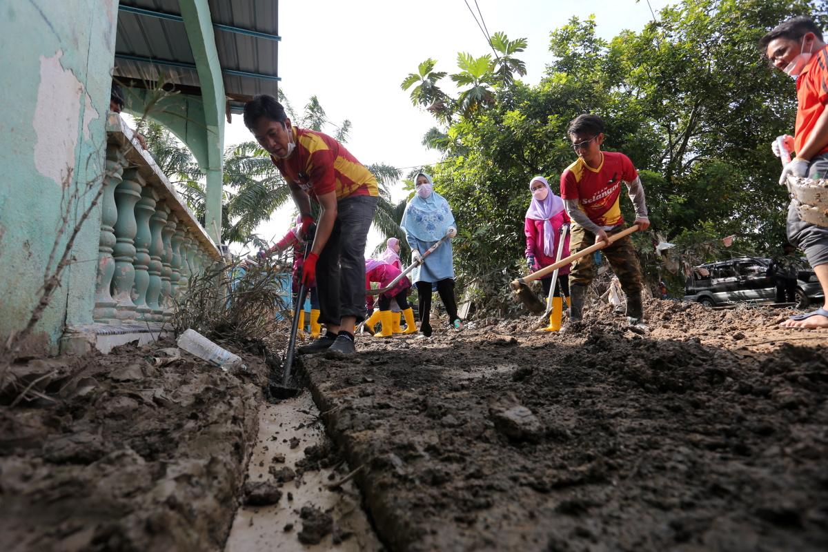 Pascabanjir: Team Selangor terima banyak permintaan mangsa, bantu bersih kediaman