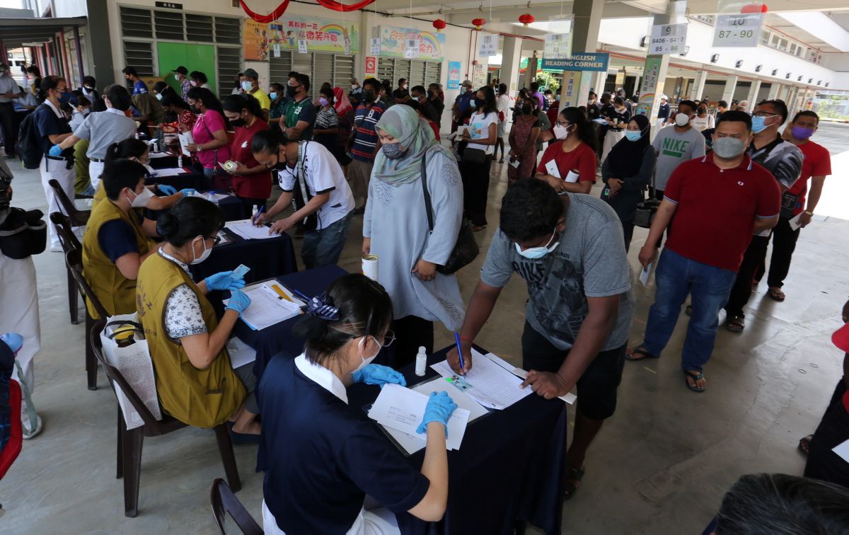 Lebih 3,000 mangsa banjir Sri Muda terima wang ihsan Yayasan Tzu-Chi