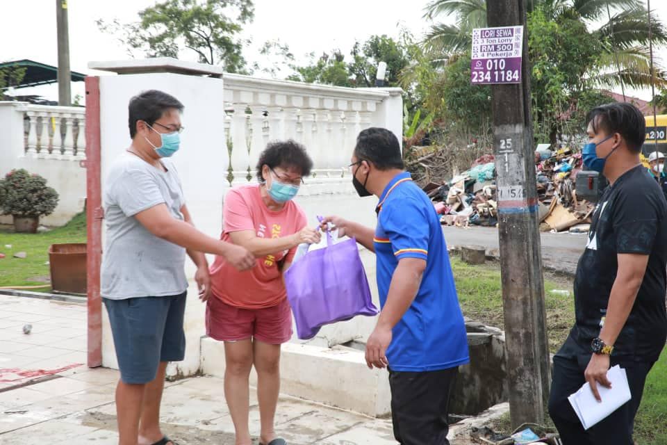 雪州政府迄今已拨823万 给8219户灾黎.2罹难家属