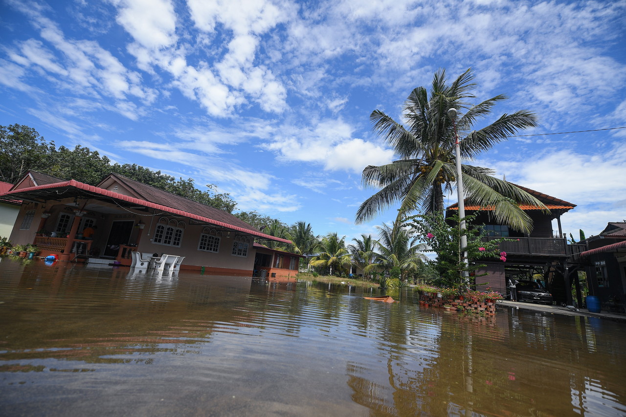 Less flood victims in three states