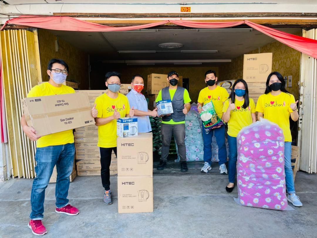 黄瑞林与火箭团队送暖到劳勿 为灾民伸援手