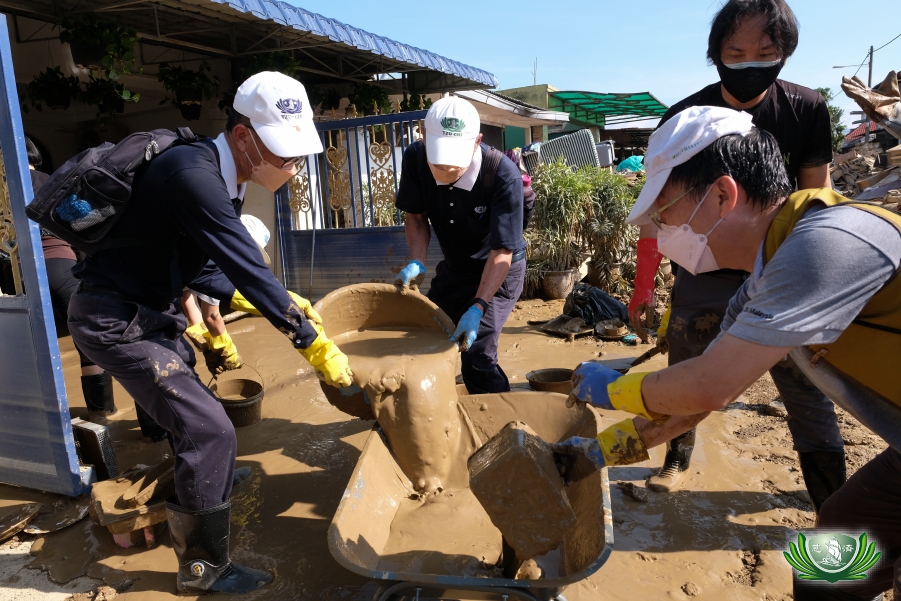 慈济与灾黎患难与共   携手克服洪灾.重建家园（下）