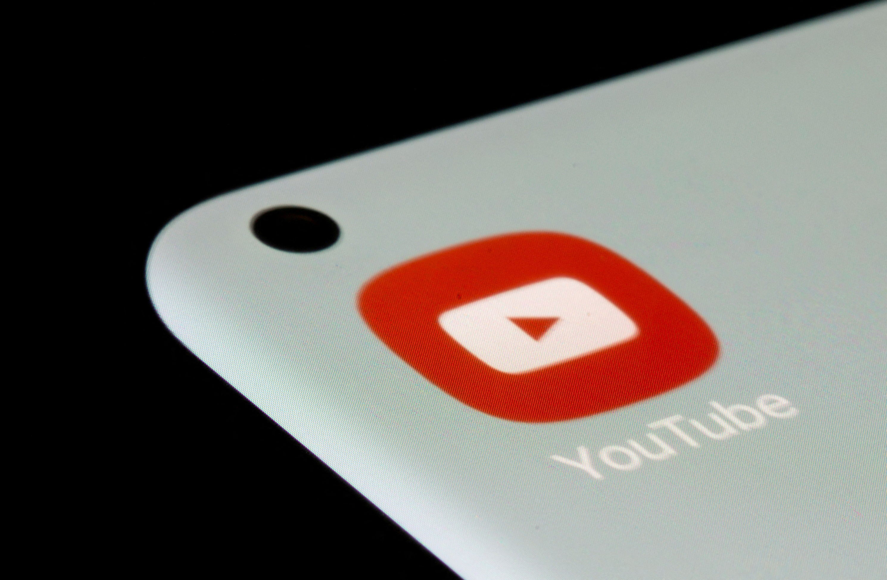 YouTube tightens online gambling policies to protect users